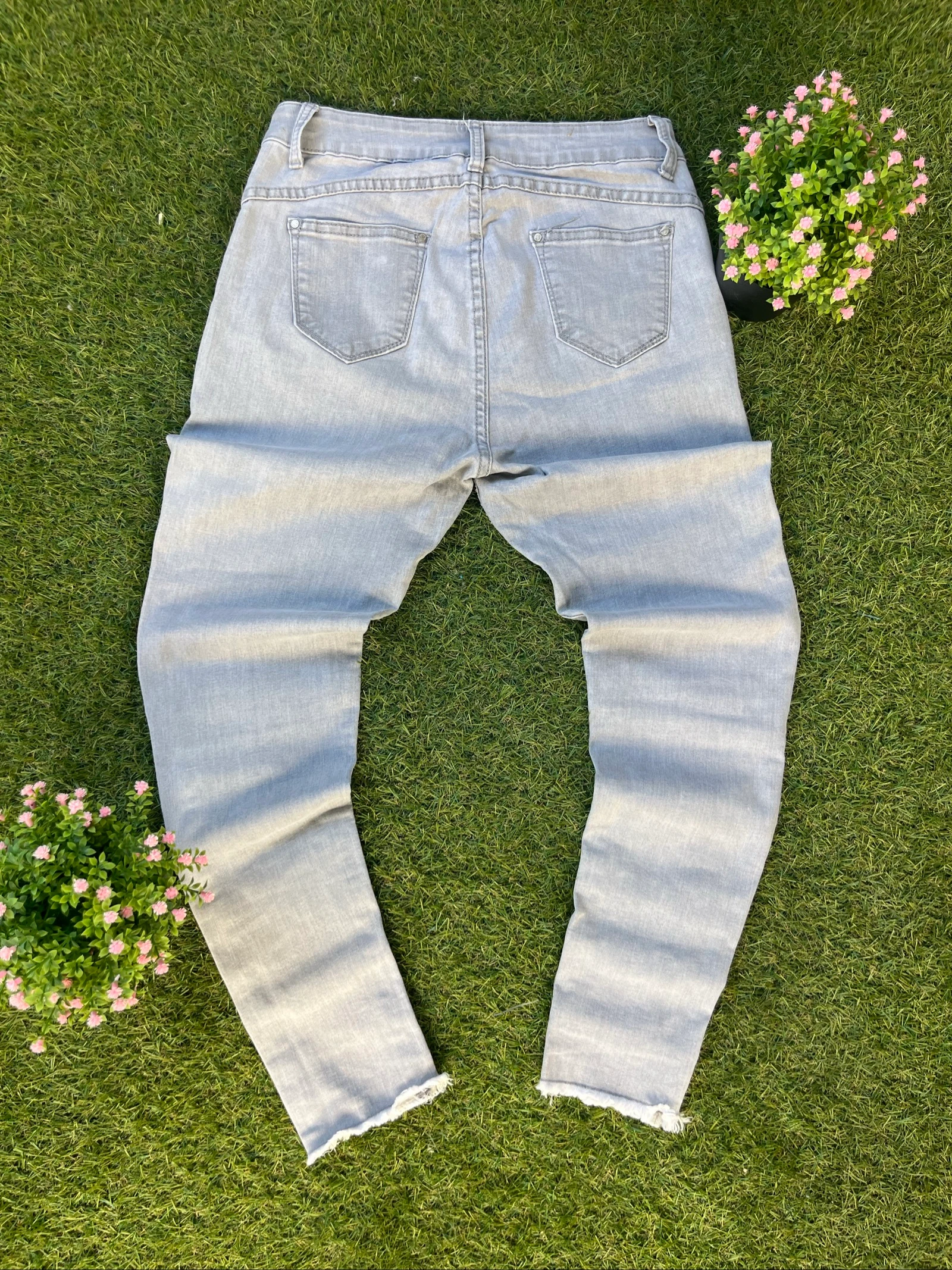Calça Skinny Cinza Clara By Sasha | Tamanho P | Barra Desfiada – photo 2